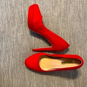 Red Pumps